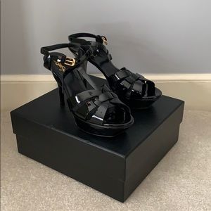 Neutral Tribute 75 Patent Leather Sandals in black